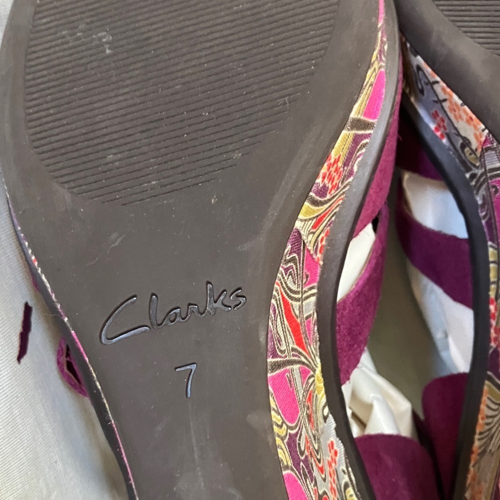 Women's Suede Buckle Wedge Sandal in Berry - Picture 4 of 16